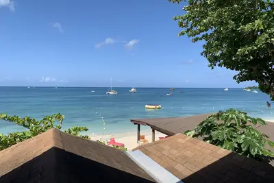 Image de King Suite at Oceanview Resort in Jamaica - Enjoy 7 miles of White Sand Beach! by RedAwning