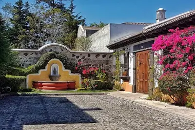 Image de House of Three Fountains with Courtyard and rooftop views