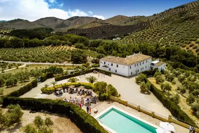 Image de Beautiful Andalusian house located between olive groves. Up to 30+ people