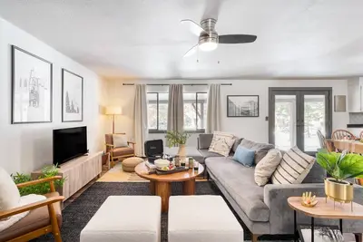 Image de Quiet River Bend Cabin | Hot Tub + Near the River, Old Mill District, Hiking