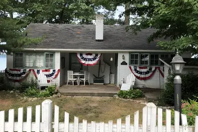 Image de Original Torch Lake Cottage from 1910