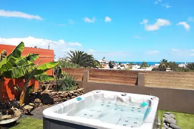 Image de Luxueuse Villa***** avec 2 chambres avec Jacuzzi privé, au centre de Corralejo