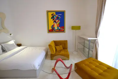 Image de Newly Renovated Chic & Glamor Large Studio