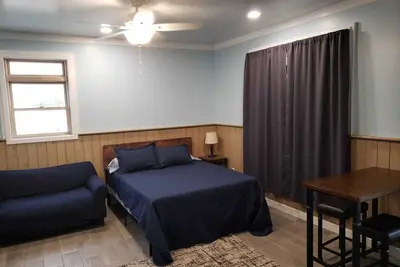 Image de \"The Office\" Studio - Close to Beach, Dock slip included