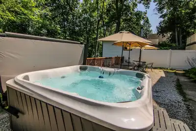 Image de Groups! HotTub! Huge Yard! Bikes/Kayaks/Games!