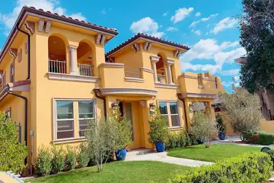 Image de ⭐️⭐️⭐️⭐️⭐️New 2b3b with garage in Alhambra，walk to Costco and Target