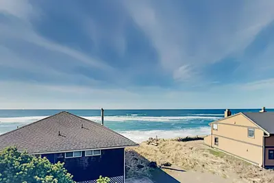 Image de Expansive Beach Retreat | 2 Decks & Balcony | Corner Lot, 50’ to Ocean