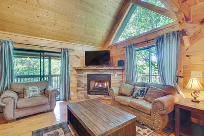 Image de Sevierville Cabin w/ Hot Tub: 5 Mi to Pigeon Forge