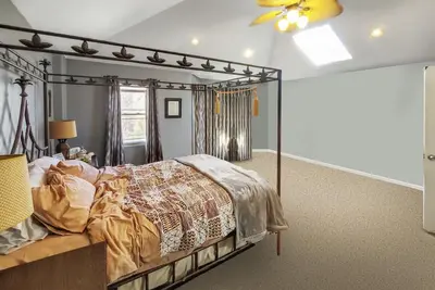 Image de 4 bedroom family style home