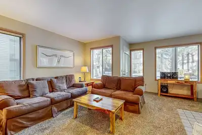 Image de Pristine Townhome at Eaglewood with bikes, Ac, pool, patio, & WiFi