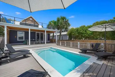 Image de The Flying Dutchman - Vacation Rental House in Destin with Private Pool & Rooftop Deck