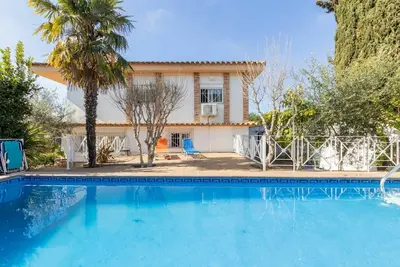 Belle maison de vacances privée avec Wifi, piscine privée, climatisation, Tv, balcon, parking