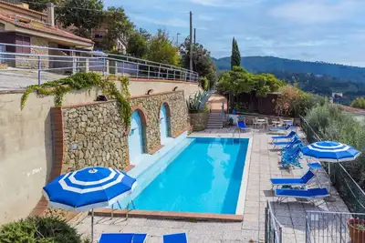 Image de Confortable appartement avec Wifi, piscine, Tv, terrasse, animaux admis, vue panoramique et parking
