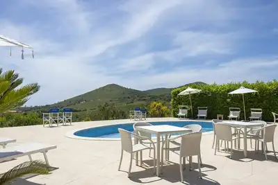 Image de Maison de vacances privée avec Wifi, climatisation, piscine, Tv, patio, animaux admis, parking