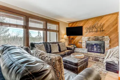 Image de All-Suite Alpine Getaway | Pools, Hot Tubs & Golf | Shuttle to Ski Mountain