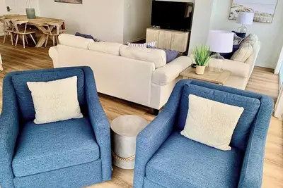 Image de 3br/2ba - Beach - Heated Pool - Centrally Located