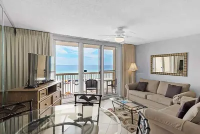 Image de 1br Gulf-front condo with sunrise views, balcony and family-friendly layout