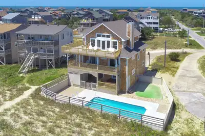 Image de Oceanfront dog-friendly home with outdoor pool, hot tub, & multiple decks