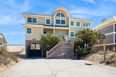 Image de Oceanfront retreat w/outdoor pool, private hot tub, multiple decks, basketball