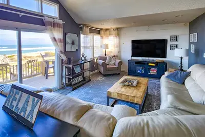 Image de Dog-friendly, oceanfront escape with private pool, hot tub, boardwalk & decks