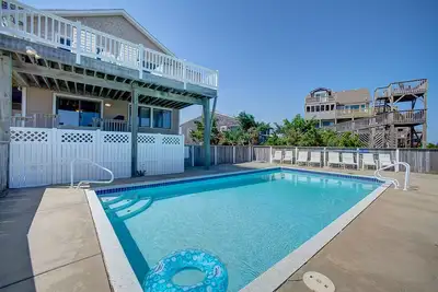 Image de Luxury beach home with beach view, private hot tub, & fireplace