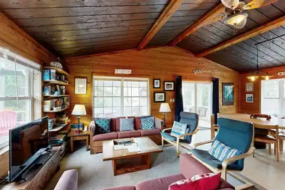 Image de Dog-friendly home with ocean views, rooftop deck & WiFi - 4 lots to the beach