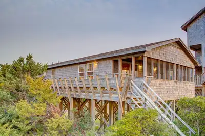 Image de Ocean view home w/beach walkway, outdoor pool, central A/C