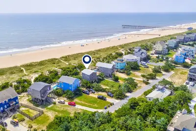 Image de Newly Renovated Oceanfront home with wrap around decks, and  high speed  WiFi