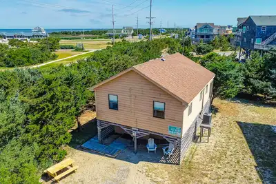 Image de Oceanside home with pool access, rooftop deck, screened porch - walk to beach