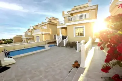 Image de Beautifully presented 5 bedroom villa with Wifi