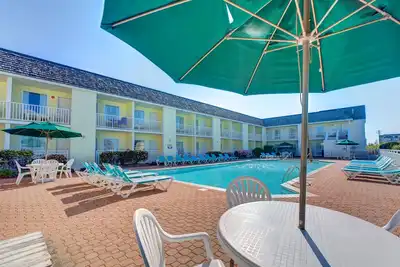 Image de Condo with fast WiFi & outdoor pool - walk to the ocean & Pamlico Sound