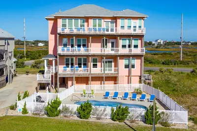 Image de Luxe, ocean- & sound-view home with private pool, hot tub, decks & game room