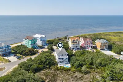 Image de Home with sound access/views, private pool, hot tub & great decks