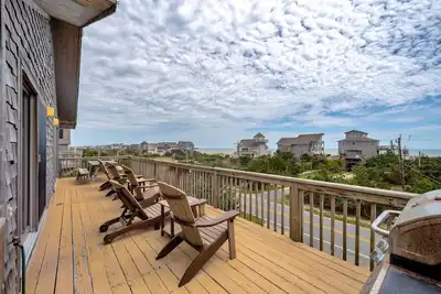 Image de Home near the beach & shops with outdoor pool, private hot tub, grill, & tennis