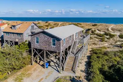 Image de Oceanfront home - screened porch, private hot tub, outdoor shower & pool access