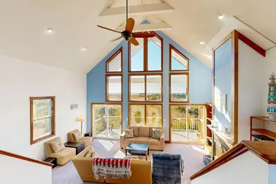 Image de Nature lover's home on the sound-front with great views, decks & shared pool