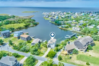 Image de Waterfront home on a sound canal with shallow dock & sunset views - 2 dogs Ok