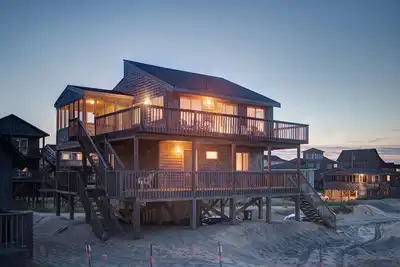 Image de Beachfront home w/incredible views, waterfront decks, and easy beach access