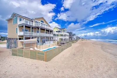 Image de Oceanfront home with ocean view, private hot tub, outdoor pool, & central Ac