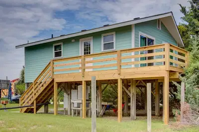 Image de Oceanside home near the water w/private washer/dryer, central A/C, sundeck