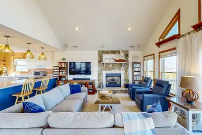 Image de Dreamy beach home with ocean and sound views, beach access, private hot tub