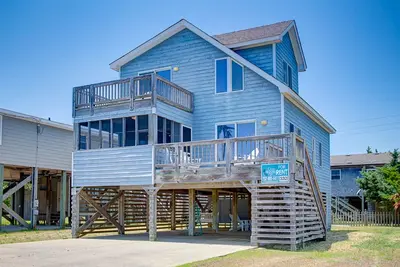 Image de Lovely home 5 lots from the beach with screened porch, decks & fast WiFi