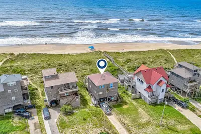 Image de Oceanfront home with 2-tier deck, beach access & sunrise views - 2 dogs welcome