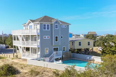 Image de Semi-oceanfront home with private pool, hot tub, ocean view, central Ac & decks