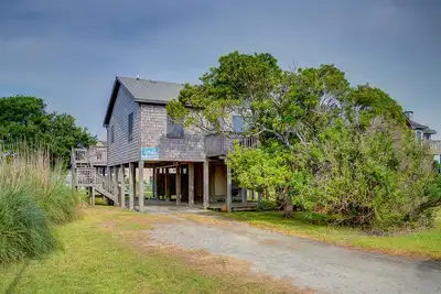 Image de Single-level home 350 yards from the beach with sundecks & WiFi - 2 dogs Ok