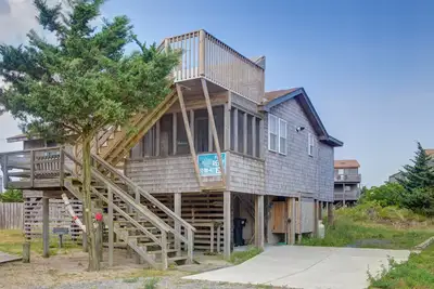 Image de Bright and multi-level beach home close to water w/WiFi, ocean views, central Ac
