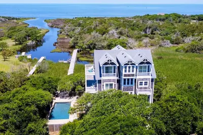 Image de Waterfront home with ocean views, private pool & hot tub