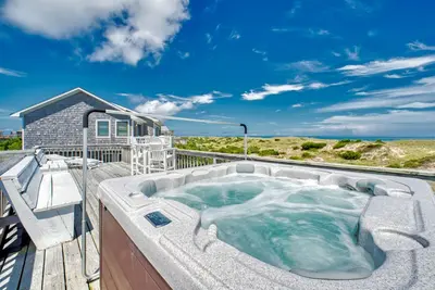 Image de Beachfront home with private hot tub, washer/dryer, & central Ac - dogs Ok