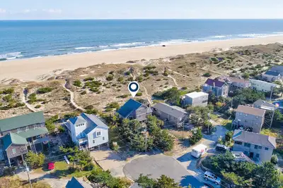 Image de Splendid beachfront property with free WiFi, central Ac, balcony, & deck