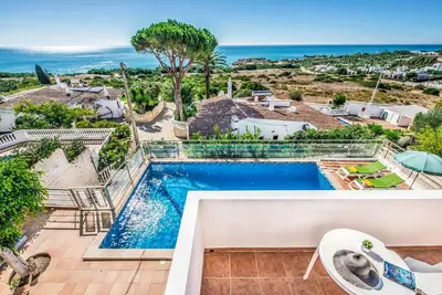 Image de \"Villa Oceano\", avec vue sur la mer, piscine, jardin et Wi-Fi.